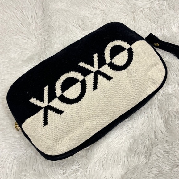 PINK LEMONADE Dual Xoxo Black/Natural Travel Set Blanket & Eyemask NEW - Picture 3 of 15